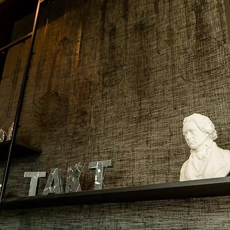 One Bonn-beethoven 3*