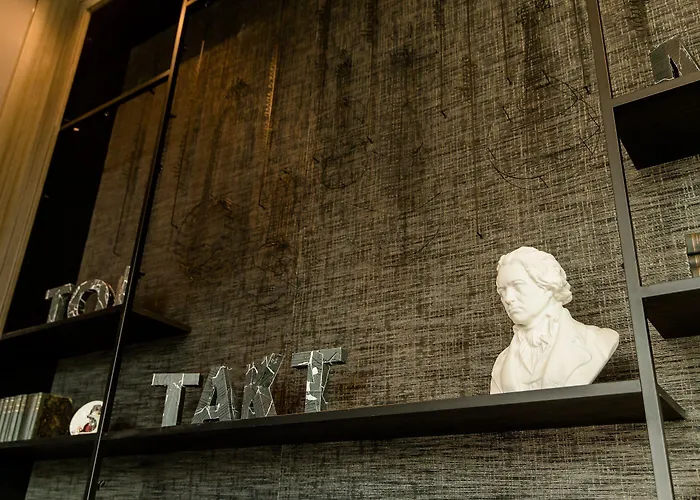 One Bonn-beethoven 3*